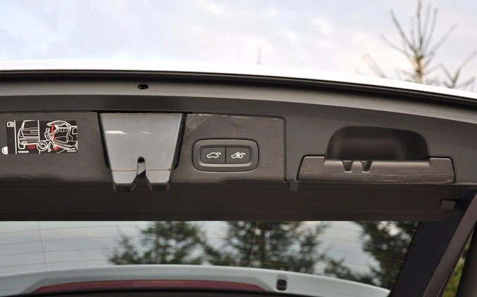 Volvo XC 60 cena 159000 przebieg: 13000, rok produkcji 2019 z Strzelin małe 466